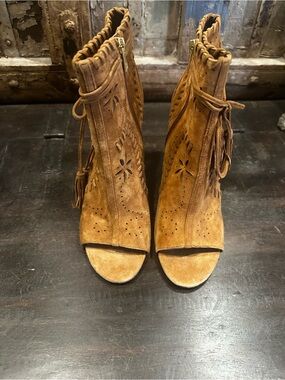 Ivanka Trump Suede Open Toe NWOT Sz 9.5